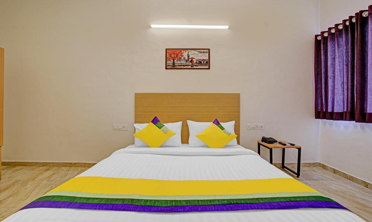 Itsy Hotels Flowers Park Nashik Exterior photo