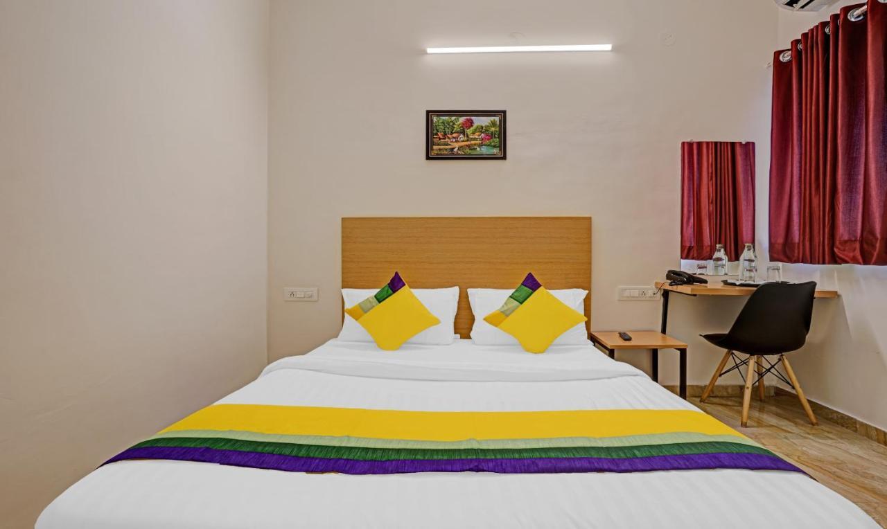 Itsy Hotels Flowers Park Nashik Exterior photo